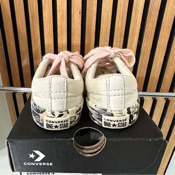 Converse One Star Ox Sneaker White and Pink  Size 6 - Picture 4 of 6